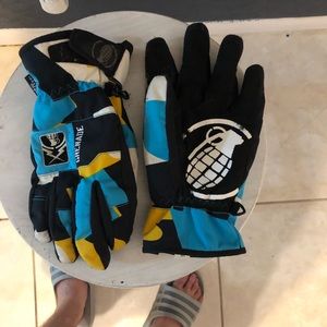 Grenade snow gloves. Medium